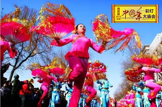 民俗巡游:踩高跷