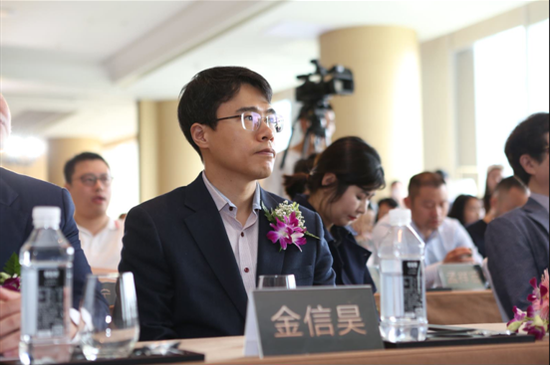 韩国驻成都领事馆金信昊领事出席作新闻发布会