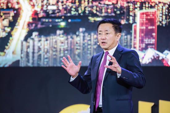著名经济学家、中国经济体制改革研究会副会长、国民经济研究所所长、中国(深圳)综合开发研究院院长樊纲先生讲述大湾区战略格局