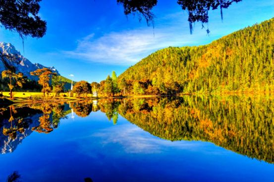 九龙伍须海景区(甘孜州文化广电和旅游局供图)