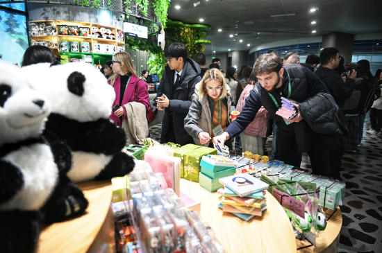 成都大熊猫繁育研究基地 摄影：王效