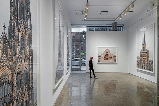 布鲁奈蒂的展览曾游历香港、巴黎、安特卫普等地的画廊和博物馆;目前,他的作品正在纽约市切尔西区的尤西·米洛画廊展出,展期至2018年4月14日结束。