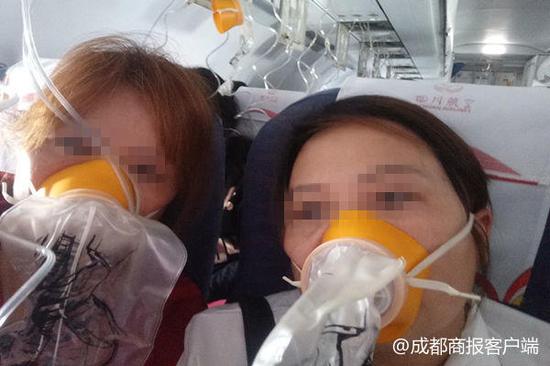 左为杨女士