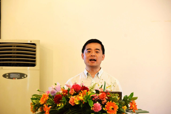美中国际教育集团总裁王寅先生对美中国际进行了介绍