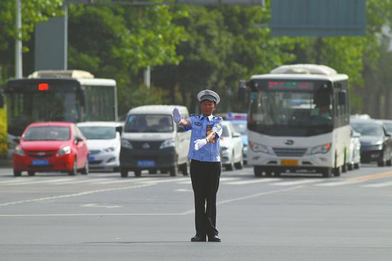 5月28日,曲比尔石最后一次上岗执勤。