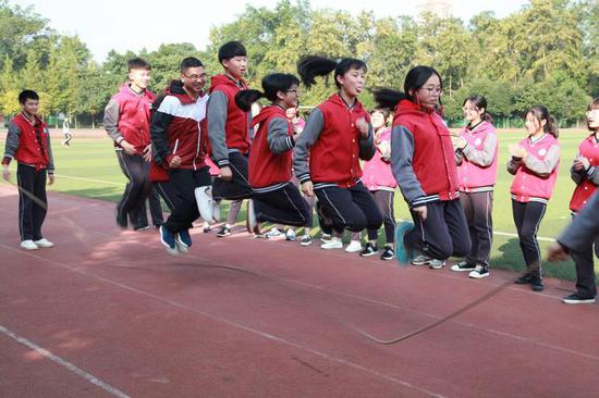参加学生阳光体育锻炼