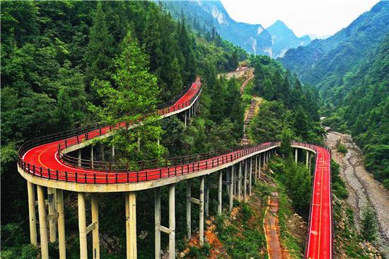 巴山大峽谷茶仙壩景區(qū)道路(攝影:王利 向海濤)