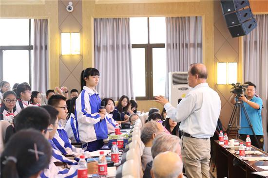 院士与学生面对面交流