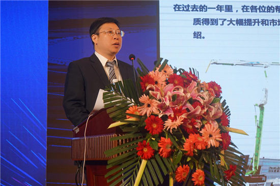 雷萨重机研发副总裁,技术研究院院长邝昊进行全新L10核心产品讲解