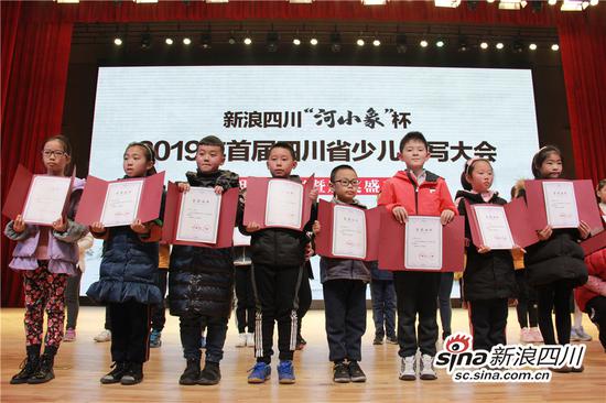 部分获奖者合影