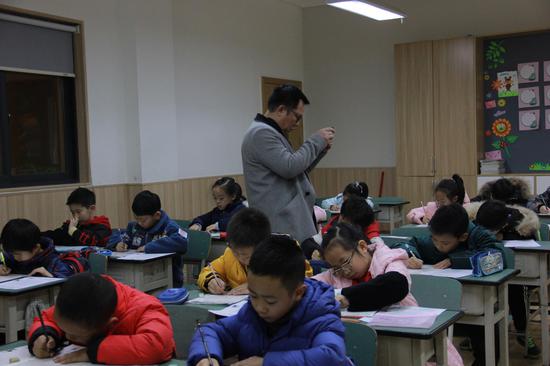 评委李放鸣巡阅考场