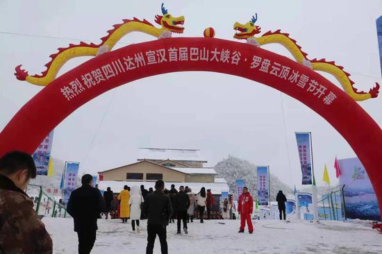 图文/万国江