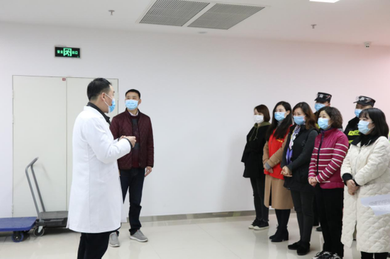 成都鹰阁医院中医科陈和军主任讲解用药注意事项,为大家开通线上问询服务