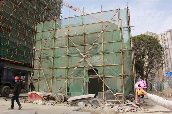 3月修建中的门卫接待室