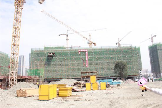 3月建设中的宿舍楼