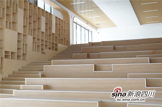 建成后的阶梯图书馆