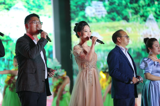教师代表合唱