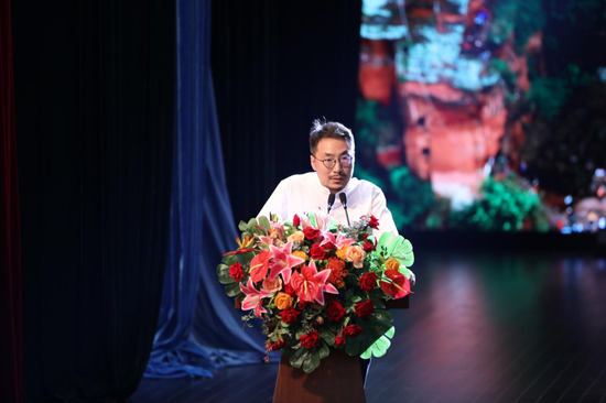 清华大学美术学院博士后研究员 牛致远