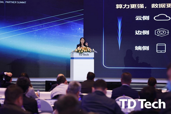 中国移动通信集团终端有限公司技术部副总经理崔芳 客户案例分享