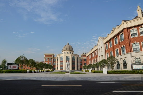 成都墨尔文学校