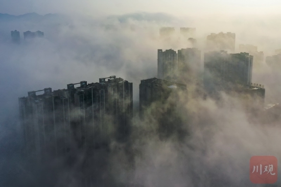 雨城雅安：晨雾缥缈 如梦如幻