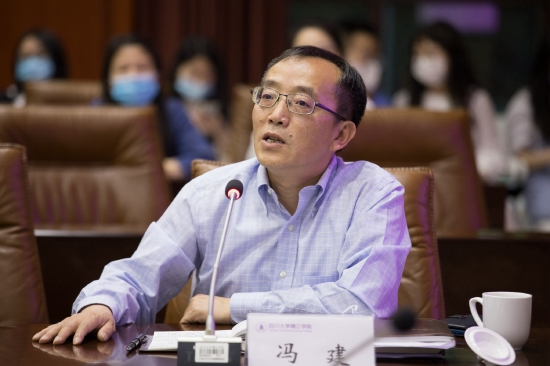 副校长，商学院、数字经济学院院长冯建发言 母海燕 摄