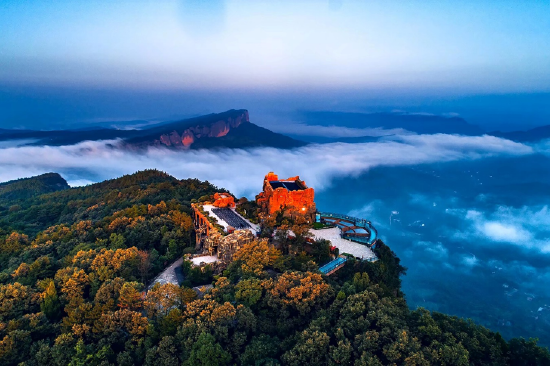 剑门关。玻璃观景平台