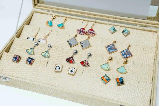 邓琴文作品:蜀锦耳饰