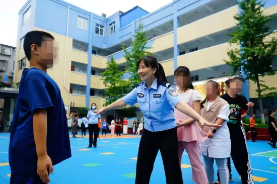  “晓洪阿姨”