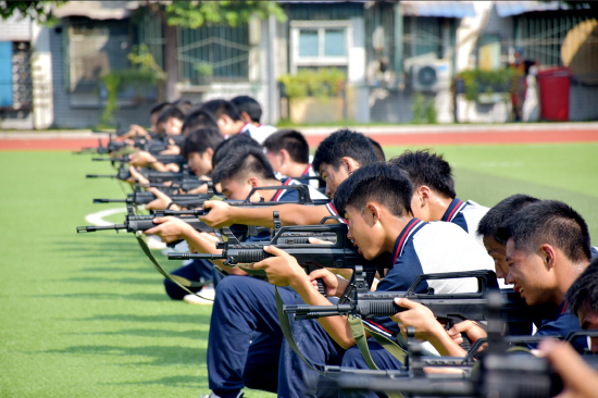 持槍戰術