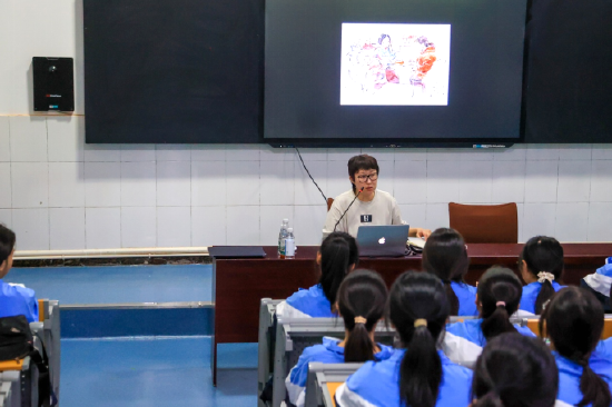 清华大学艺术与设计实验教学中心教师张楚娴