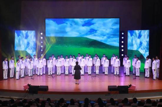 合唱 《莫尼山》