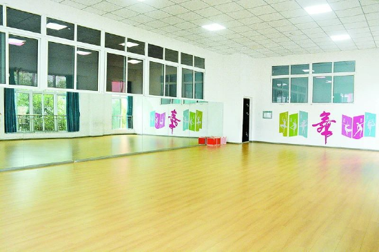 大竹县第一小学东湖校区舞蹈室。
