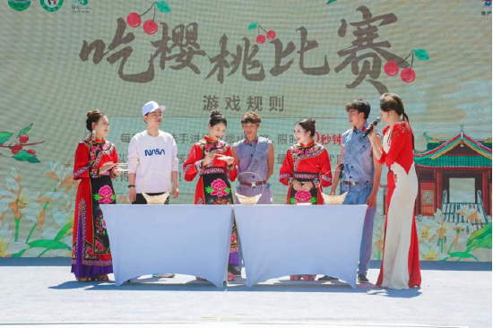吃樱桃比赛（泸定县文化广播电视和旅游局 供图）