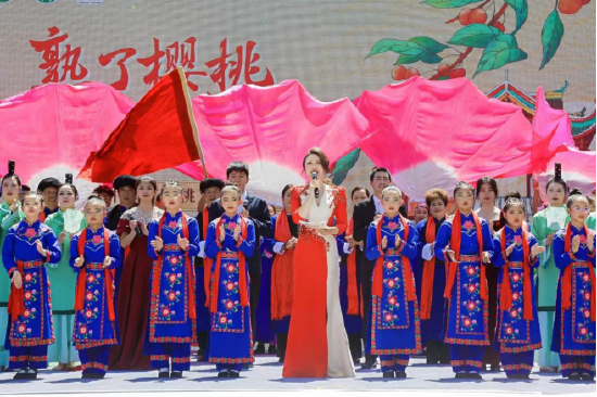 红樱桃采摘体验季推荐会现场（泸定县文化广播电视和旅游局 供图）