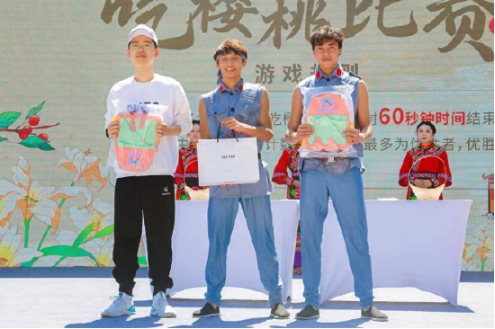 现场抽奖（泸定县文化广播电视和旅游局 供图）