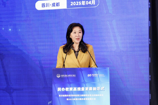 省委教育工委委员、省教育厅党组成员、副厅长石静致辞