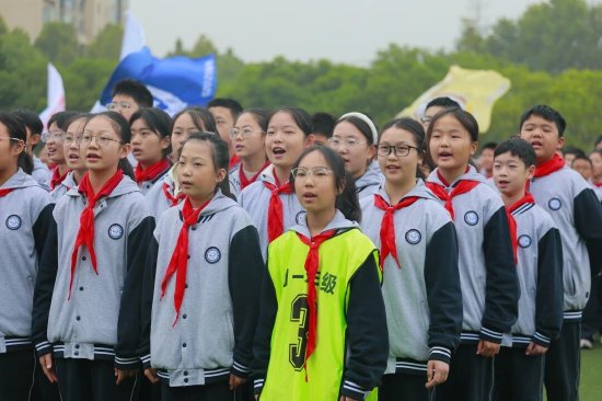 学生合唱《强军战歌》