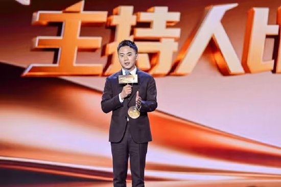 经济传媒中心魏安民在比赛中