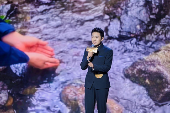 成都市广播电视台全媒体新闻中心范明远在比赛中