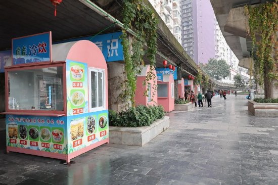 通川区临时摊区，整洁有序显文明