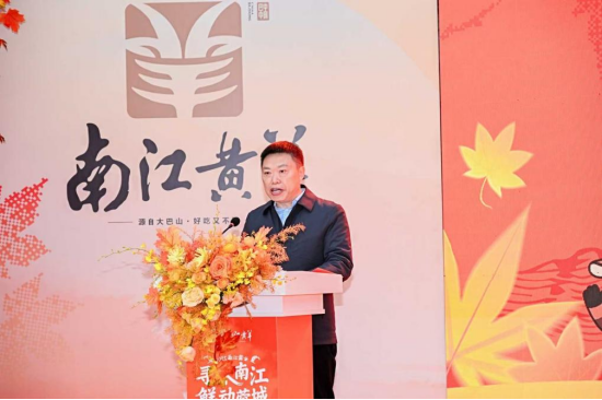 （图）全国人大代表、南江五郎黄羊养殖专业合作社理事长汪其德现场分享产业实践