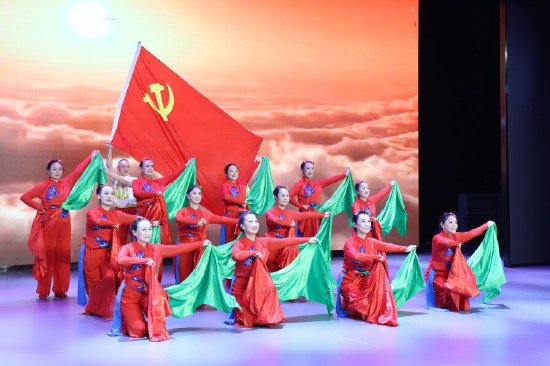 舞蹈、表演唱、太极、双球操舞、时尚秀等形式多样的节目轮番登场