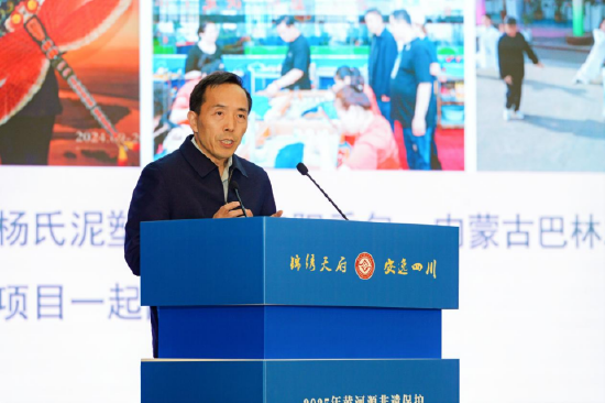 河南省非物质文化遗产保护和智慧化中心主任李全民作主旨演讲