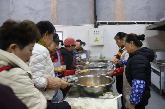 社区工厂免费提供午饭