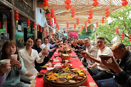 体验西充乡土美食文化（黄攀摄）