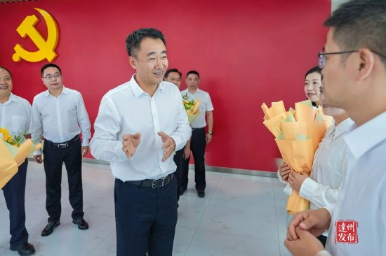 2026年9月9日，市委书记童梦到通川区七小新锦学校，调研特色办学及教育部“双名计划”名校长示范引领区教育高质量发展等情况，看望慰问优秀教师代表。