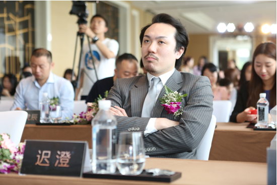 奕后副董事长迟澄先生出席作新闻发布会