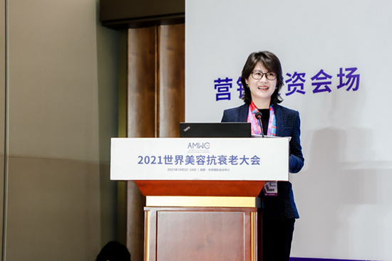 （成都市医疗美容产业协会会长王杭代表主办方致辞）