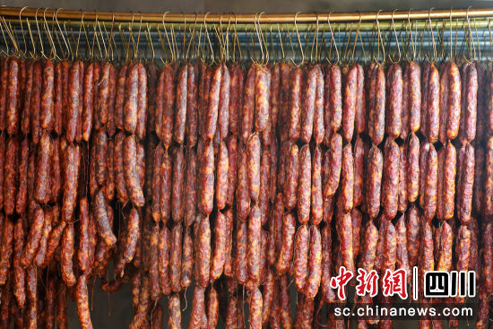 四川泸州：腊肉飘香 年味渐浓